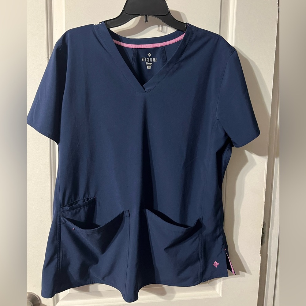 Med couture size xl activate top and size xxl insight jogger bottoms